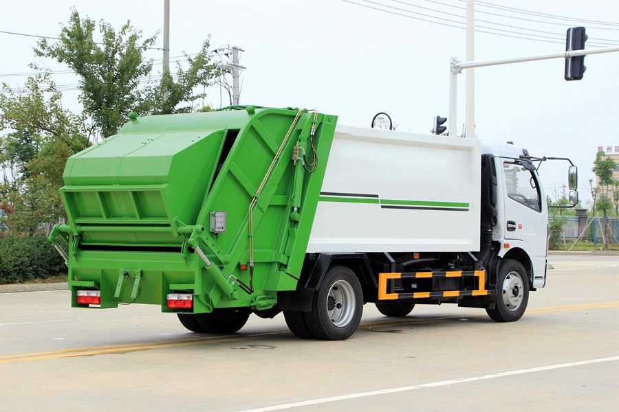 大庆东风5吨压缩式垃圾车图片3