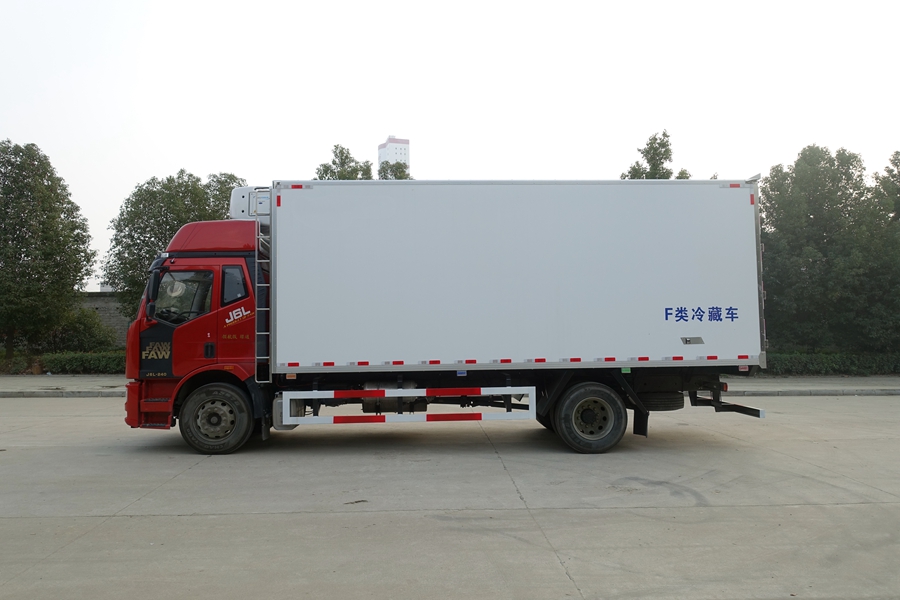  6.8米240馬力國六解放J6L高頂冷藏車價格廠家
