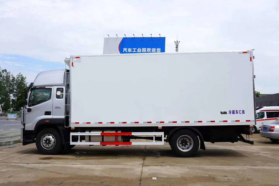 福田歐航歐馬可7.7米大型冷藏車廠家價格