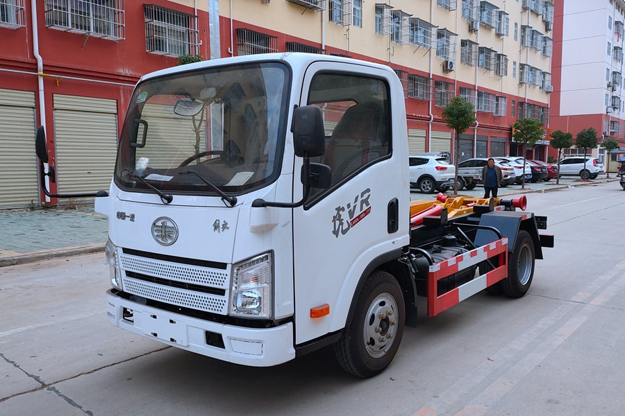 西藏解放虎V勾臂4方国六垃圾车