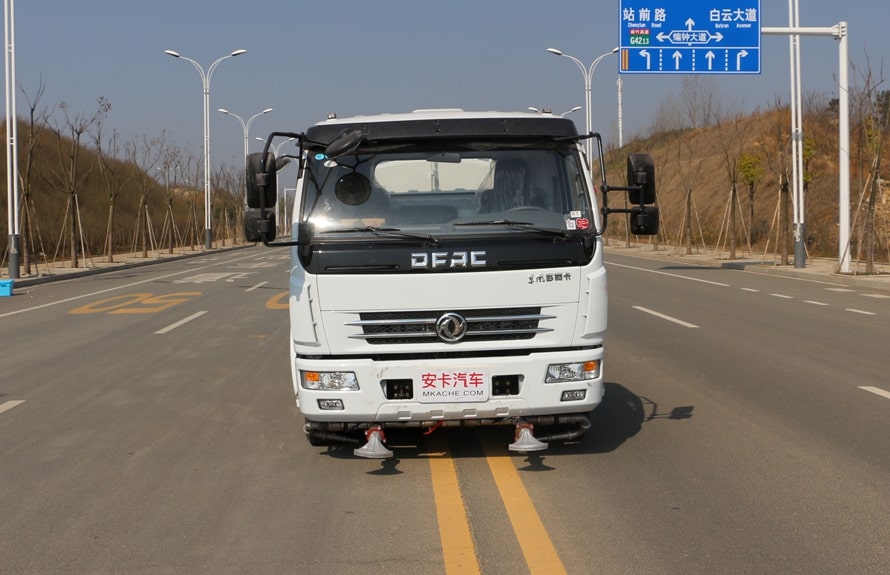 东风8吨洒水车整车图片E