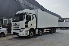 解放J6P9.6米冷藏车