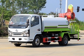 国六东风5吨喷雾洒水车