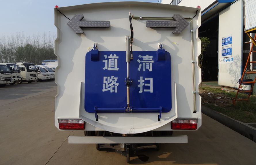 东风3吨扫路车图片4