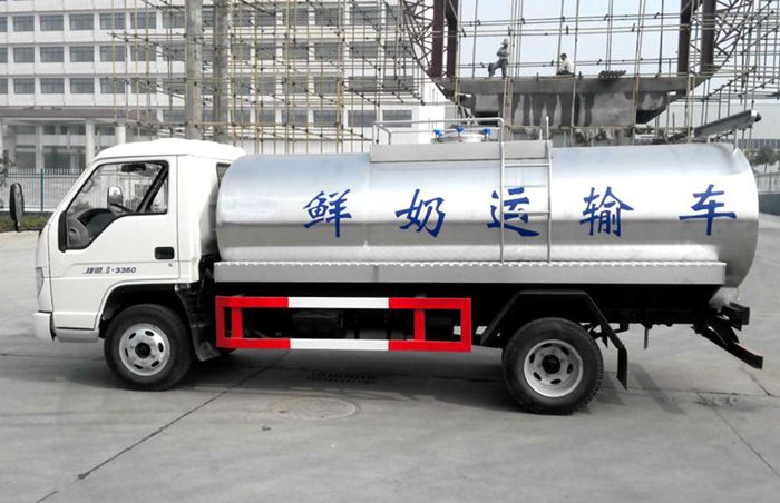 时代小型鲜奶运输车正侧图片