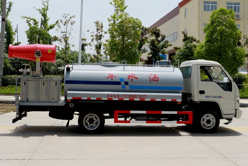 福田4吨雾炮洒水车右侧图片