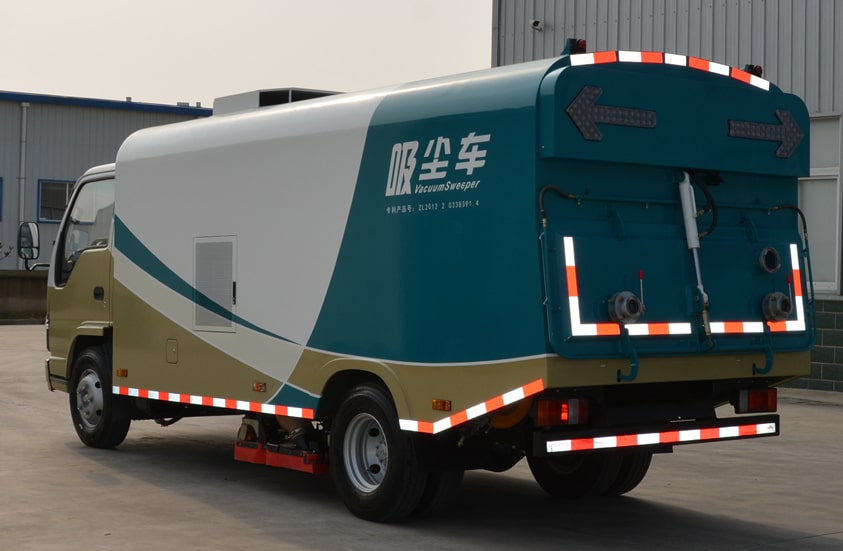 五十铃3吨小型吸尘车图片（车头向左后45度）