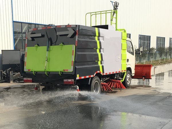 江淮3吨小型扫路车加装洒水车后洒水系统