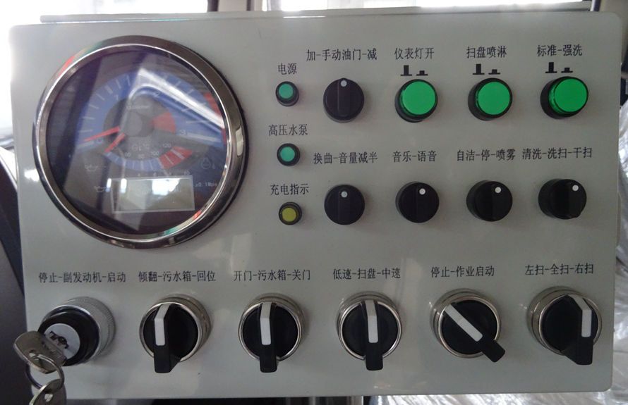 东风天锦8吨洗扫车驾驶室智能控制系统