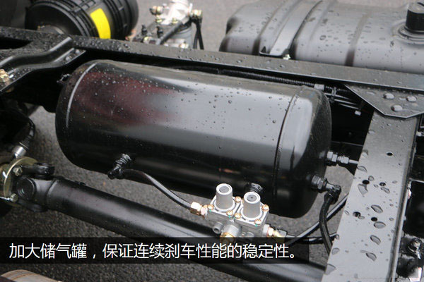 解放虎V全落地平板清障车图片(三十七) 解放虎V全落地平板清障车图片(三十七)