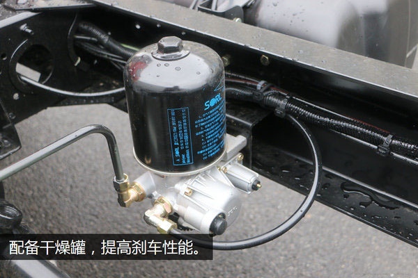 解放虎V全落地平板清障车图片(三十八) 解放虎V全落地平板清障车图片(三十八)