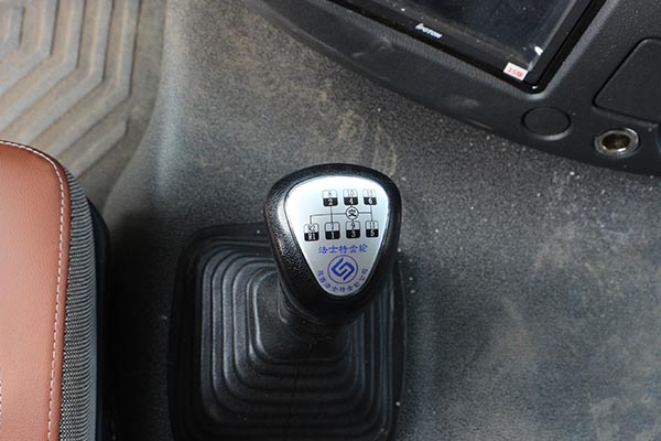 福田欧曼EST9.6米冷藏车12档变速箱图片 福田欧曼EST9.6米冷藏车12档变速箱图片