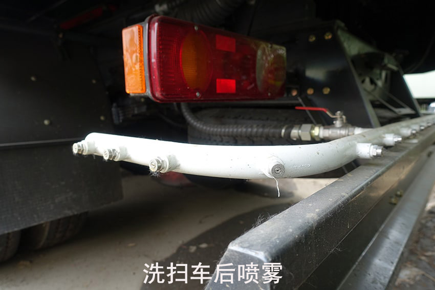 东风多利卡10方公路清扫车后喷雾