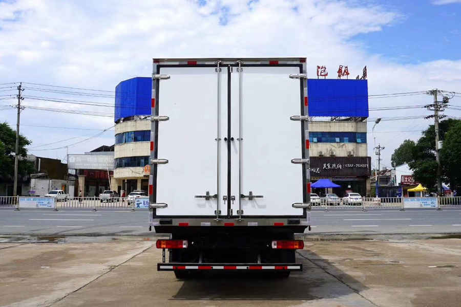 福田歐航歐馬可7.7米大型冷藏車廠家價格
