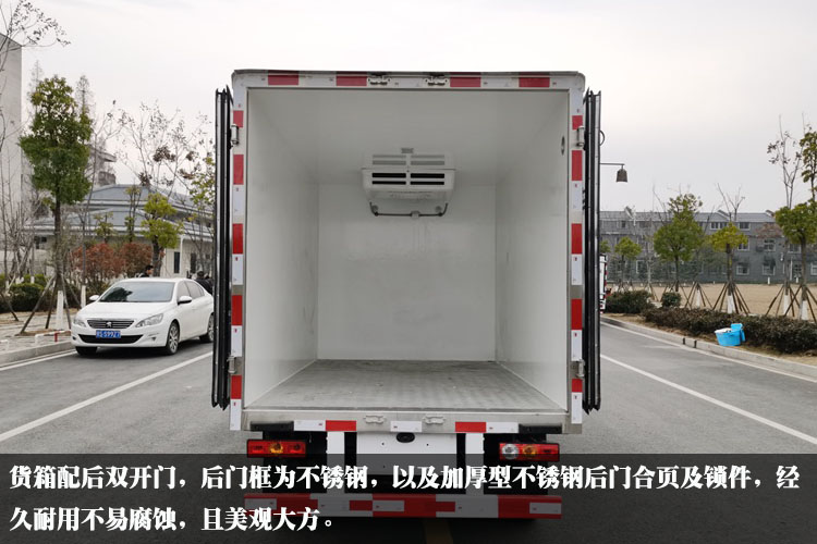 福田祥铃M1冷藏车厢体内 福田祥铃M1冷藏车厢体内