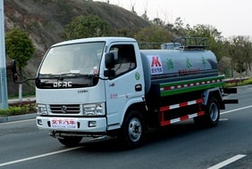 新款5吨洒水车