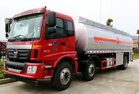 欧曼小三轴22吨油罐车