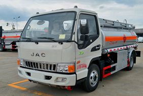 江淮5吨小型加油车