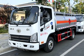 解放5吨小型加油车
