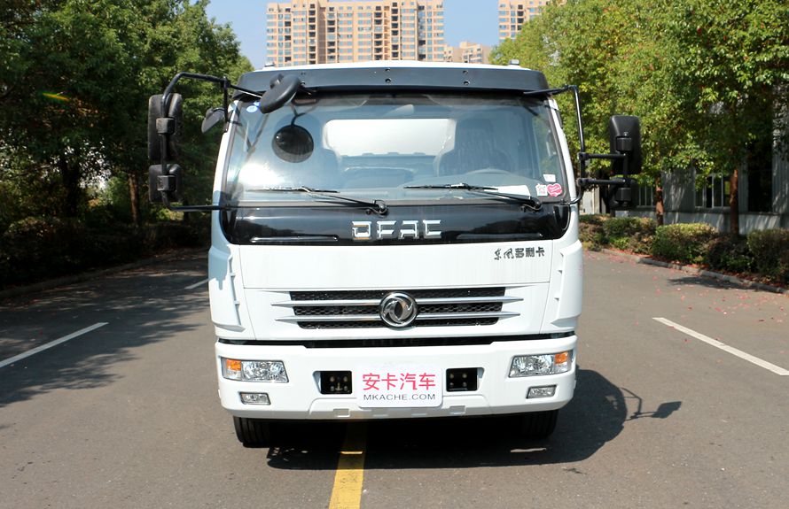 东风8吨油罐车正车头图片