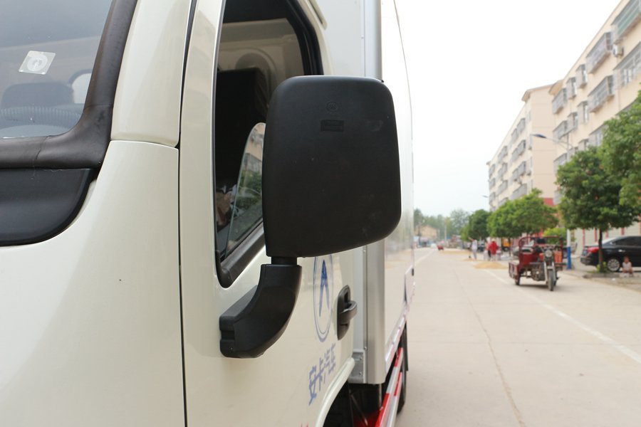 跃进小福星3.2米小型冷藏车倒车镜