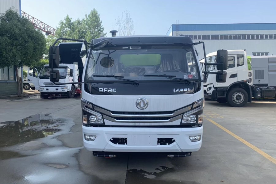  东风多利卡洗扫车图片（正前脸）
