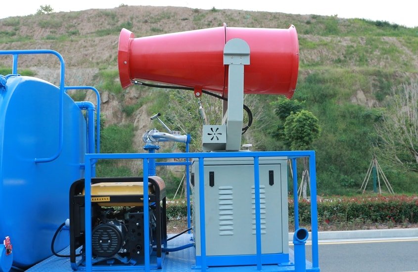 东风多利卡8吨洒水喷雾车风机机组图片