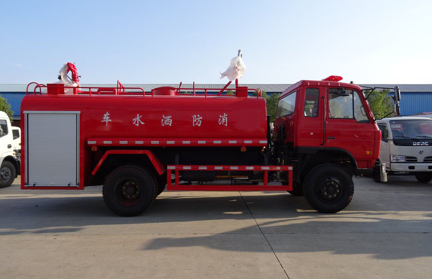 东风153消防洒水车正侧图片