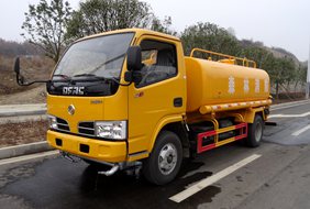 东风5吨洒水车