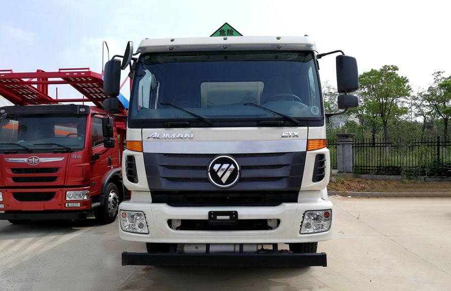 欧曼24吨铝合金油罐车